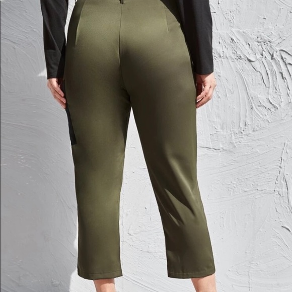Plus Contrast Flap Pocket Capris Pants - Picture 3 of 6